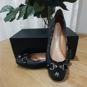 New Aerosoles Black FlatMatte with patent detailing around the border..